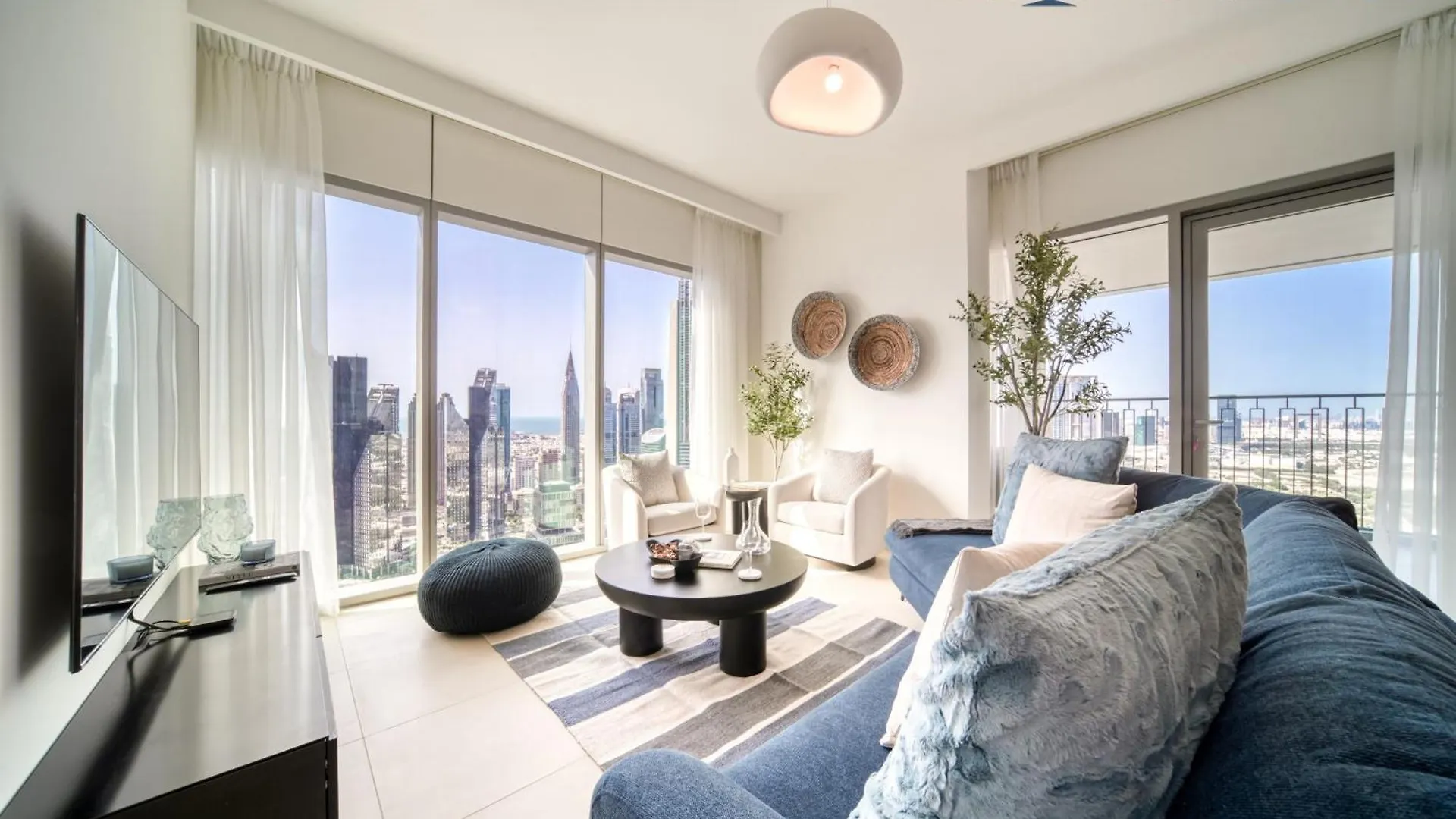 Downtown Views II City View, Downtown Dubai - Mint Stay Apartment