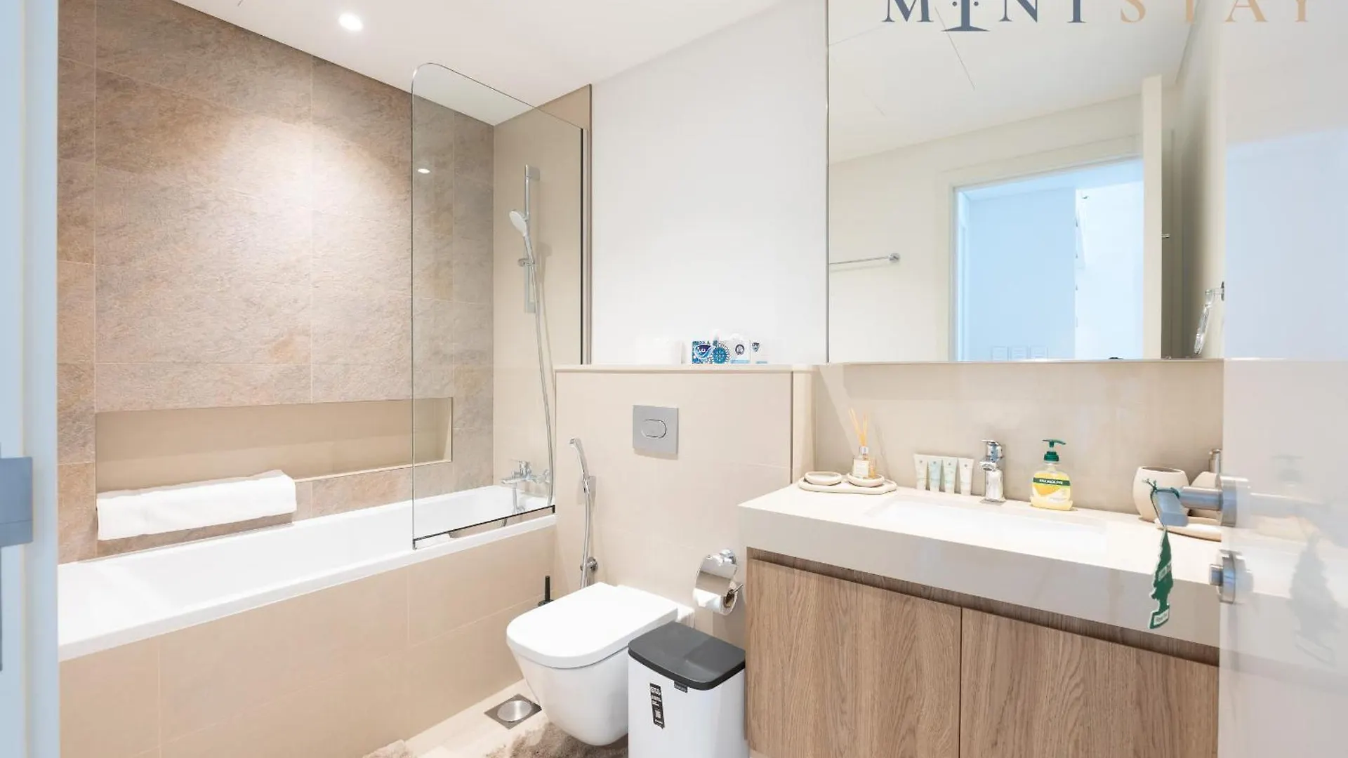 Apartment Downtown Views II City View, Downtown Dubai - Mint Stay