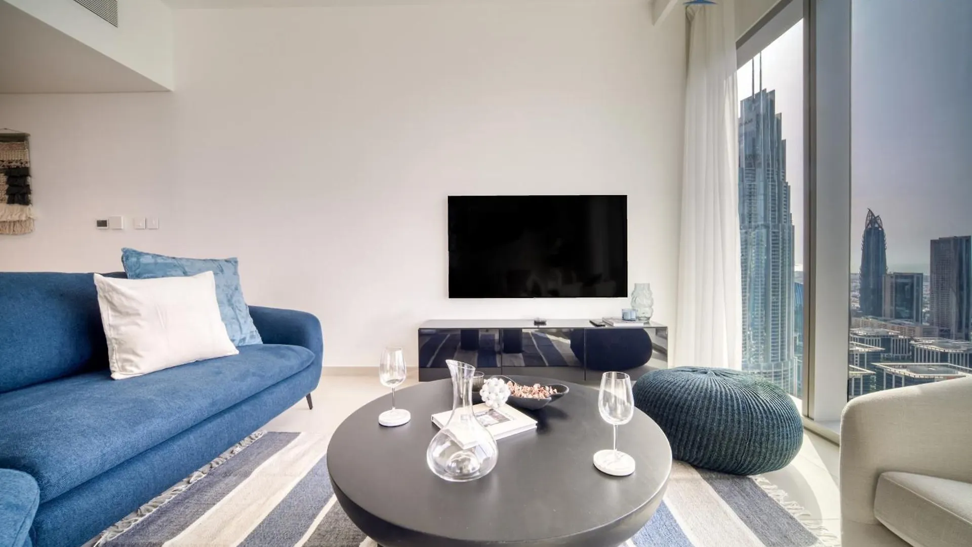 Downtown Views II City View, Downtown Dubai - Mint Stay Apartment