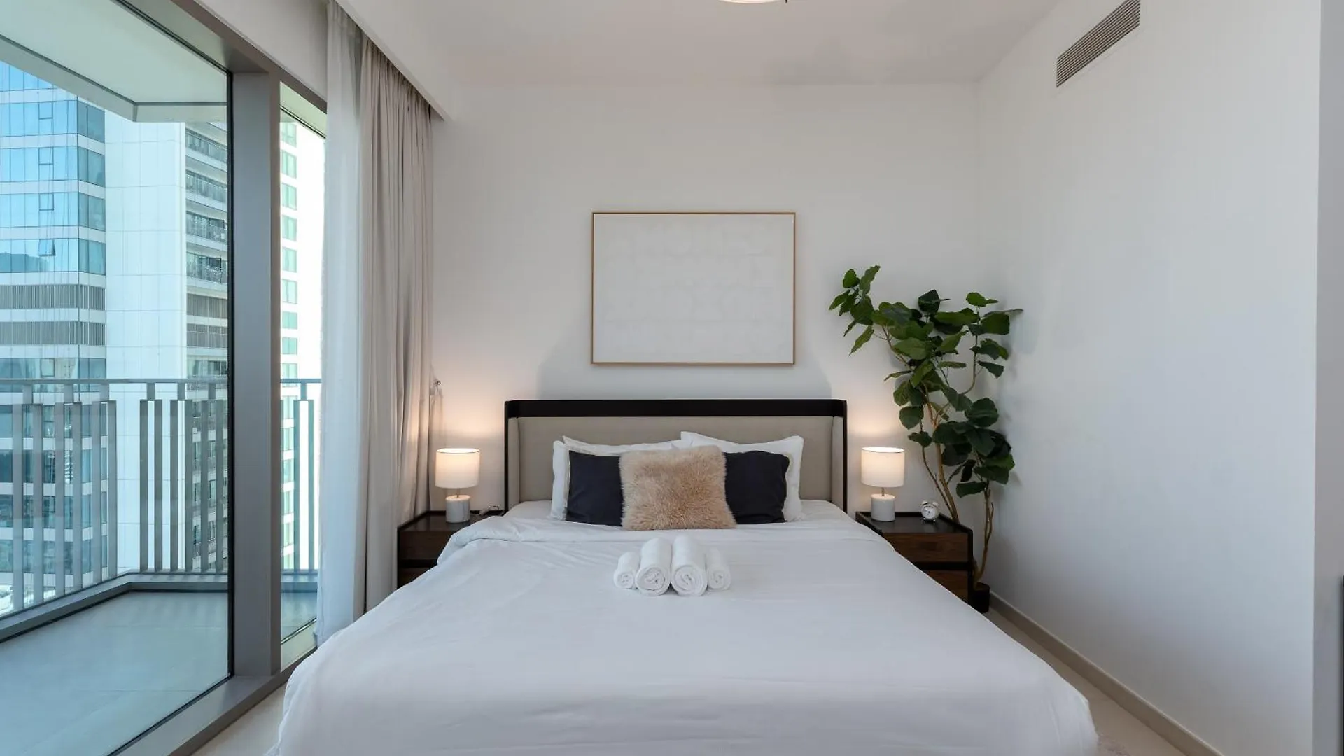 Downtown Views II City View, Downtown Dubai - Mint Stay Apartment